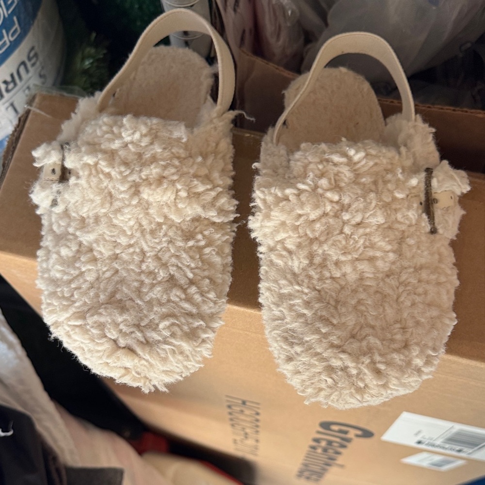 Cat & Jack Cream Fuzzy Slippers